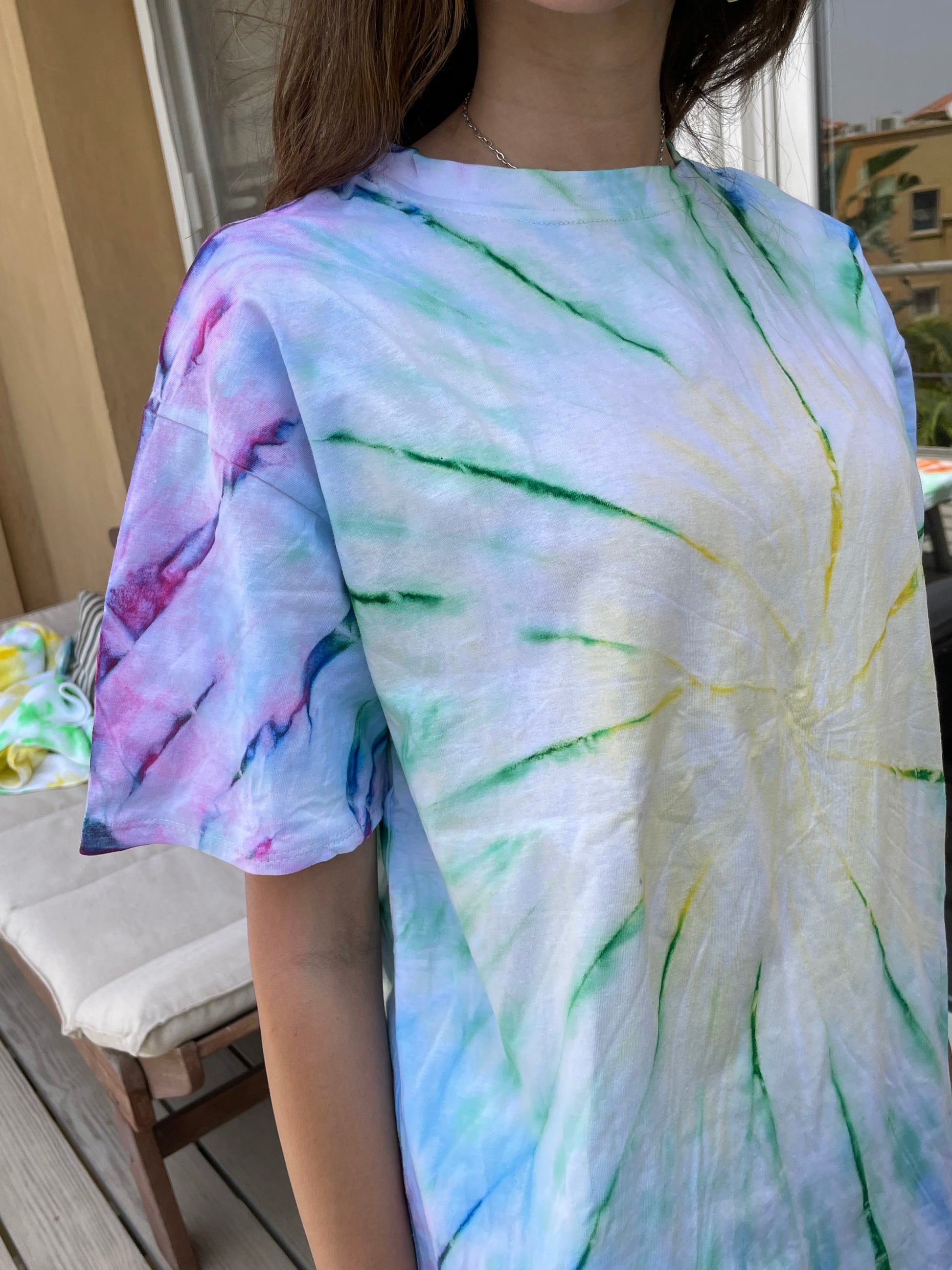 T-Shirt - Violet/Green/Yellow